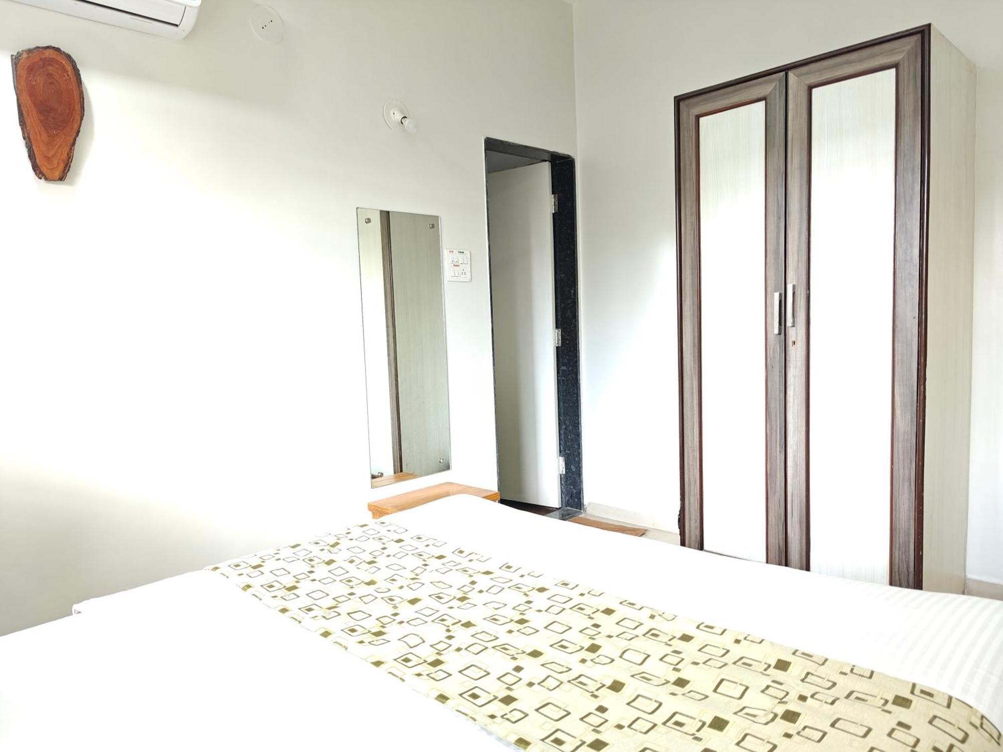 Chandralok Service Apartments Kolhapur Room photo